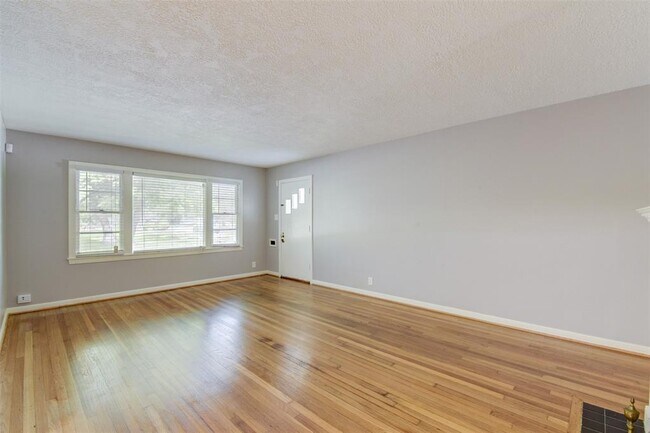 Building Photo - 2600 Oakdale St
