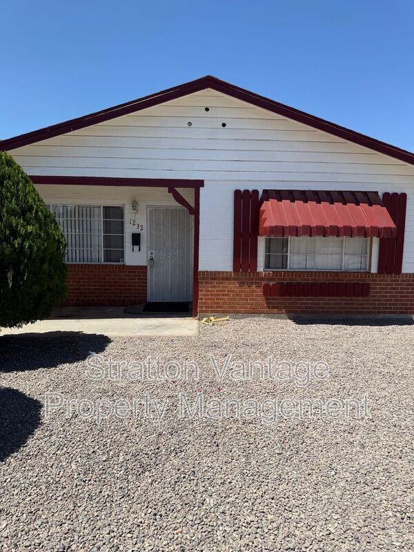 Building Photo - 1232 E Clarendon Ave