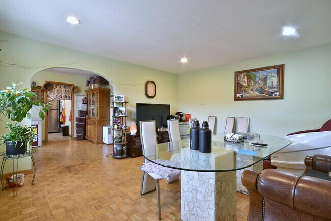 Building Photo - 4100 Oakton St
