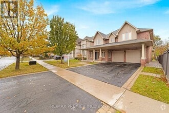 Building Photo - 141 Regatta Ave