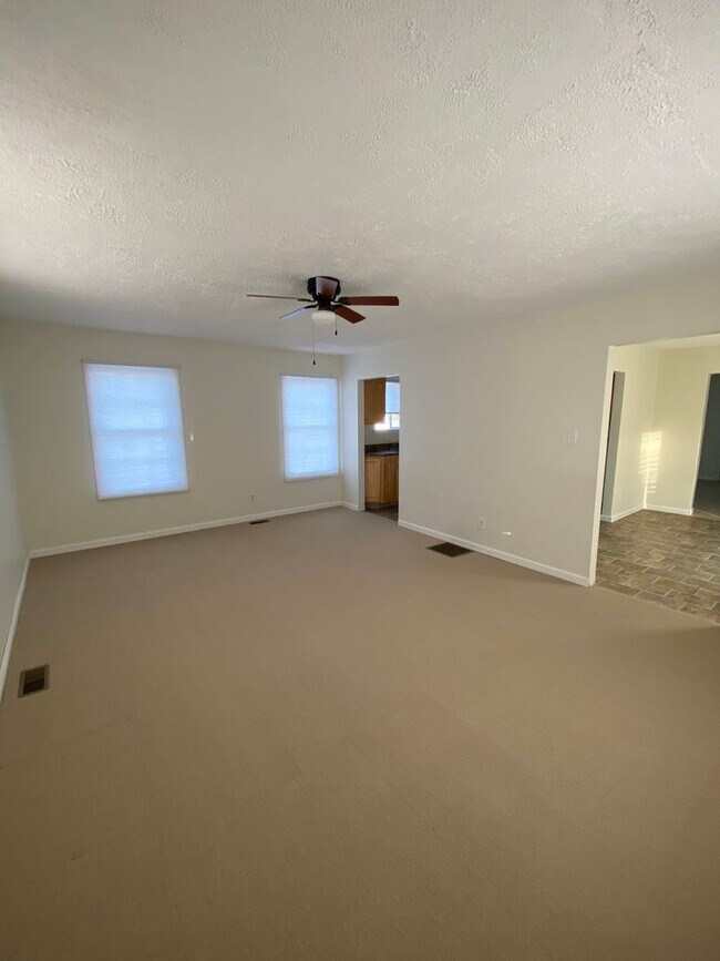 Building Photo - 3 br, 1 bath House - 2922 S 4th Street