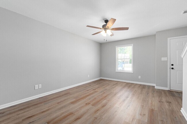 Foto del edificio - 223 Smithson Ln