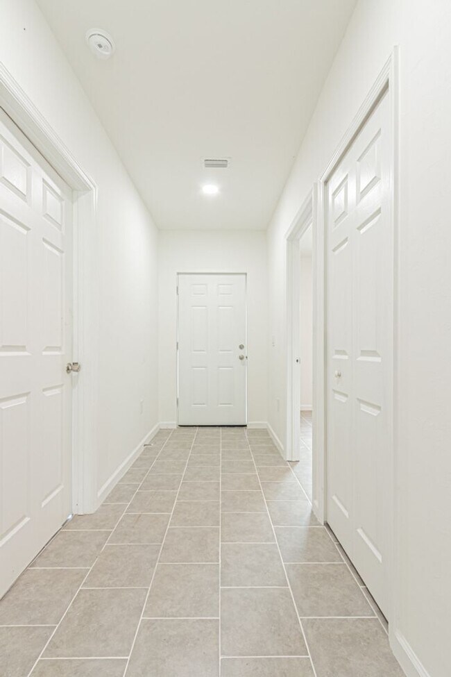 Building Photo - 255 Christine St NW