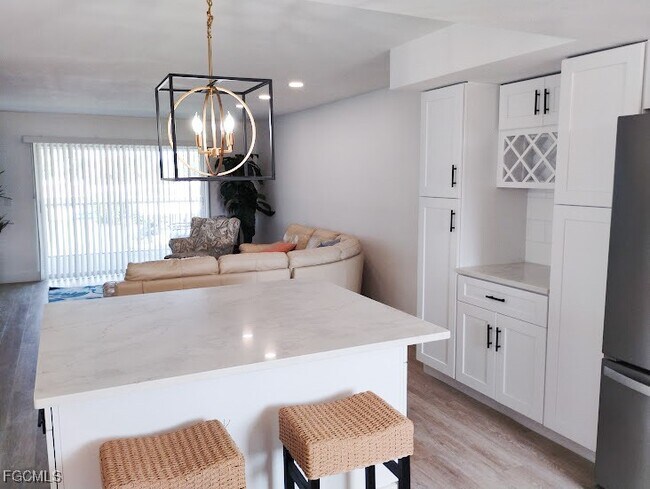 Foto del edificio - 5116 Coronado Pkwy
