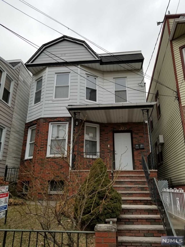 305 Davis Ave, Kearny, NJ 07032 Townhome Rentals in Kearny NJ