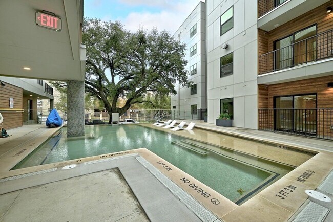 Foto del edificio - 2500 Longview St