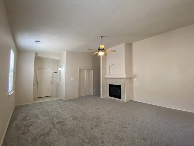 Foto del edificio - Spacious 3BR w/Office in the Cabezon Subdivion