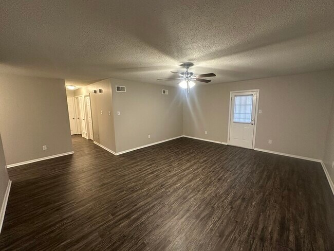 Foto del edificio - 5698 Ballenmoor Dr