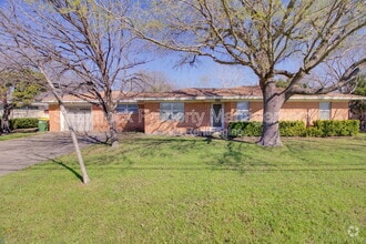 Building Photo - 315 Estates Dr