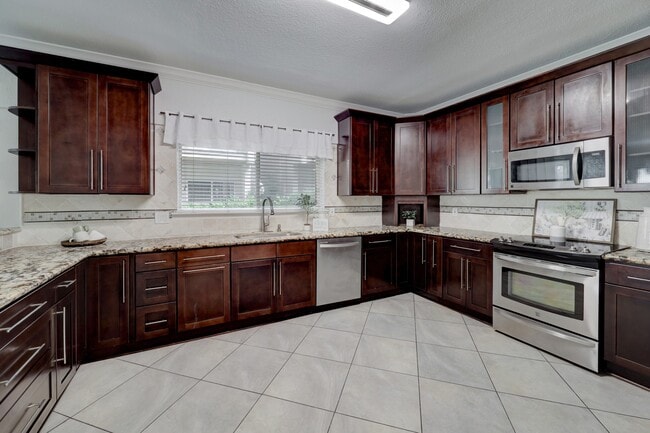 Building Photo - 1115 Augusta Dr