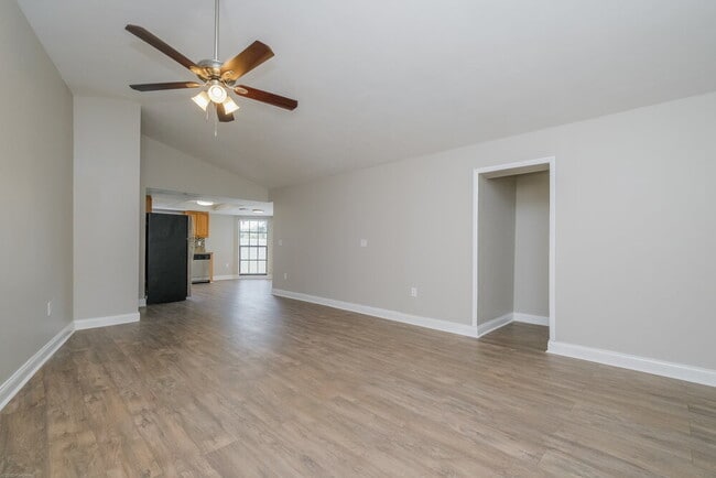 Building Photo - 3351 Tuckahoe Pl