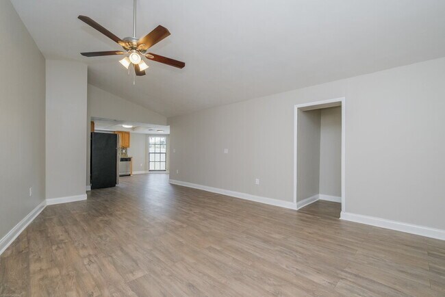 Foto del edificio - 3351 Tuckahoe Pl