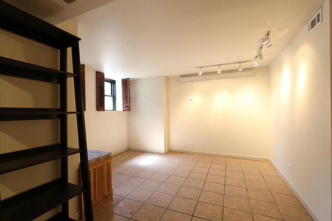 Building Photo - 1510 W Jackson Blvd