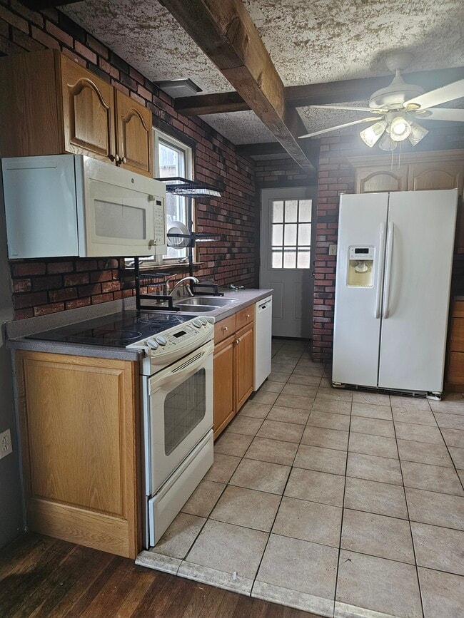 Building Photo - 657 Blue Ridge Ave