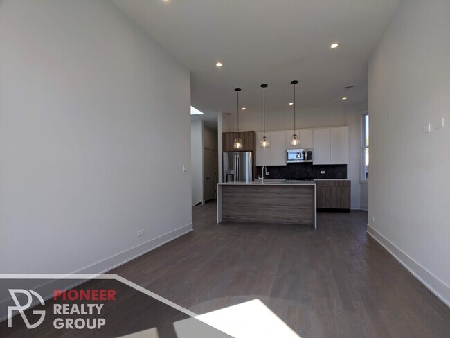 Foto del edificio - 2120 W Belmont Ave