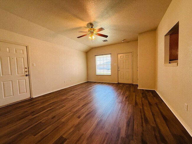 Building Photo - 2801 Lucille Dr