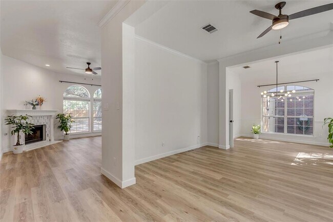 Foto del edificio - 4904 Whispering Valley Dr