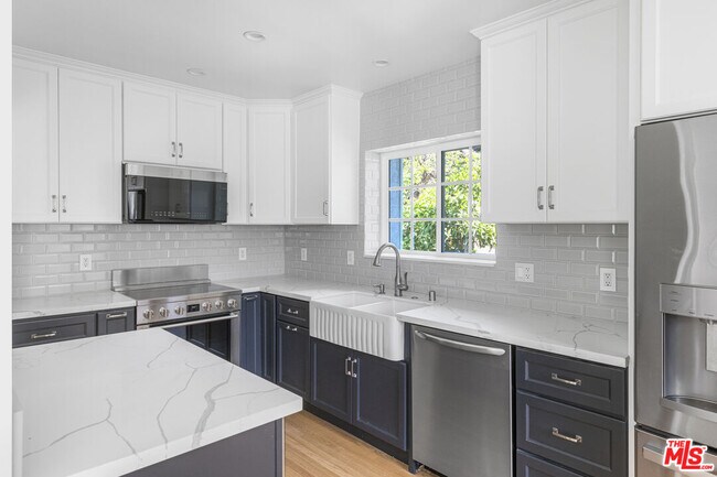 Building Photo - 5726 Spring Oak Dr