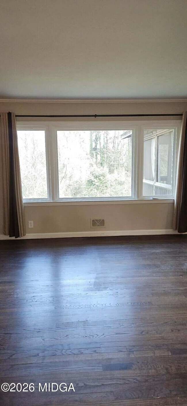 Foto del edificio - 912 Dogwood Cir