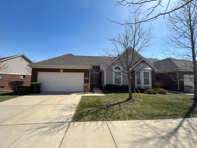 Building Photo - Stunning and Spacious 3 bed/3.5 bath Condo...