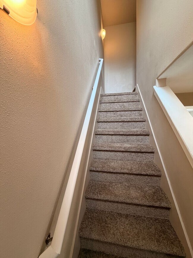 Foto del edificio - 3-Bedroom Duplex in Lowell