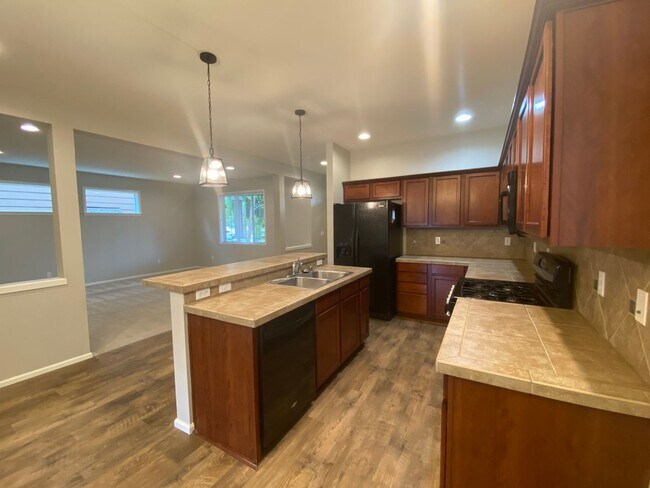 Foto del edificio - Coming Soon! Beautiful 4BD/2.5BA in West O...