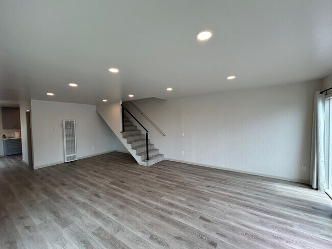 Building Photo - Beautiful Remodeled Home In Cardiff