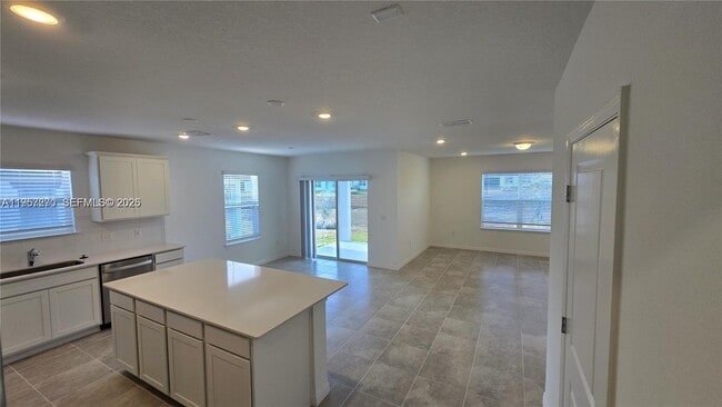 Foto del edificio - 430 Pine Tree Blvd