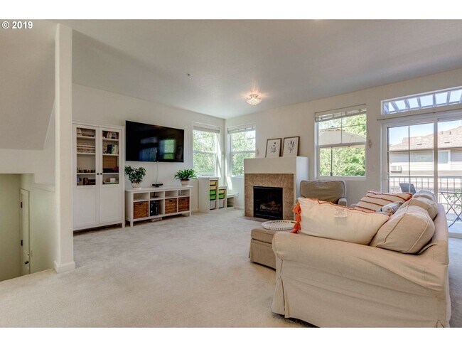Building Photo - 1877 NE 102nd Avenue ~ Luxurious End Unit ...