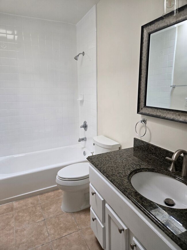 Foto del edificio - 8206 Romaine St