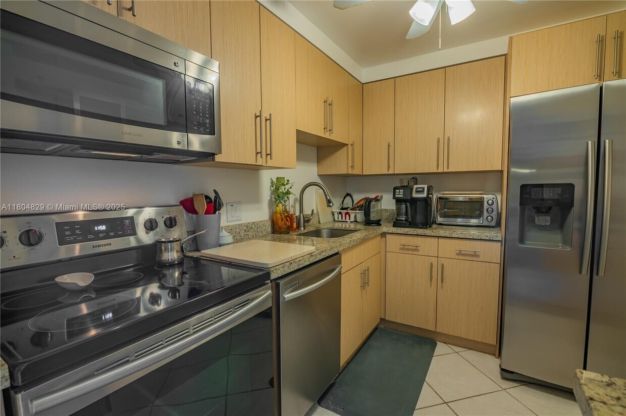 Primary Photo - 3675 N Country Club Dr