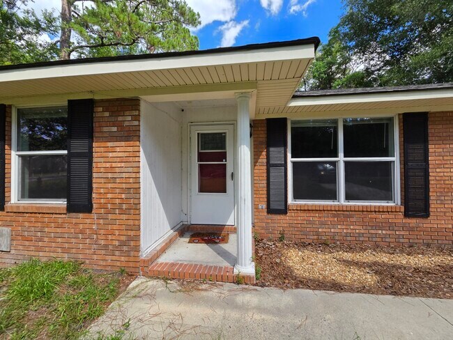 Building Photo - 504 Martha Dr