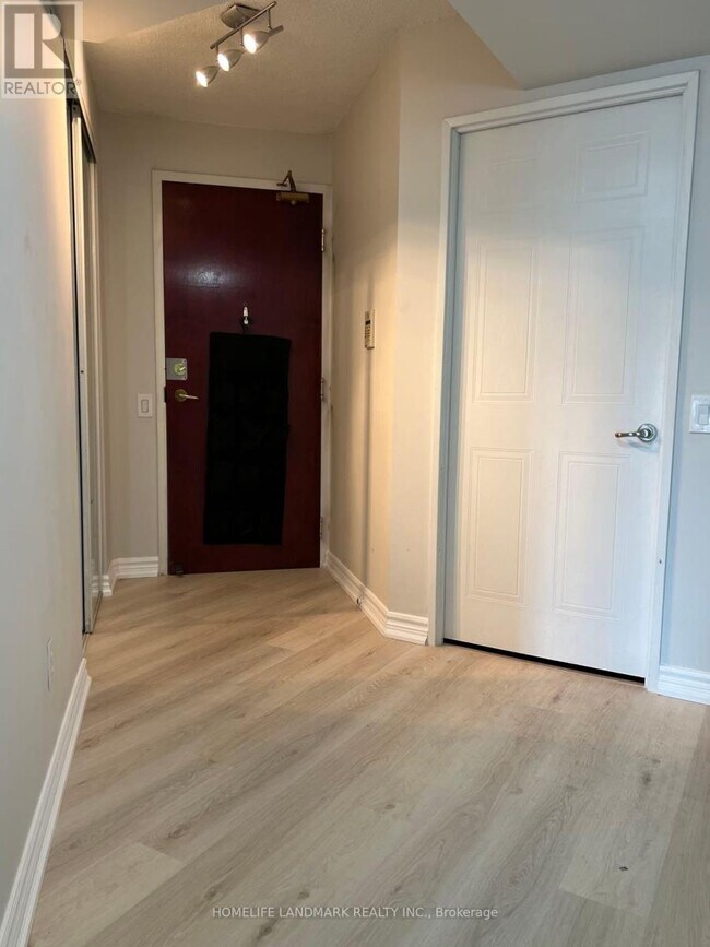 Photo du bâtiment - 750-2750 Bay St.