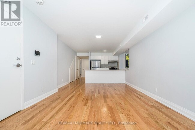 Building Photo - 519 Gladstone Ave