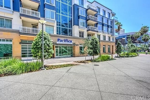 Building Photo - 150 The Promenade N