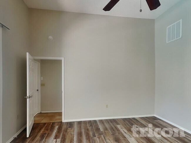 Building Photo - 4944 Harbor Woods Dr