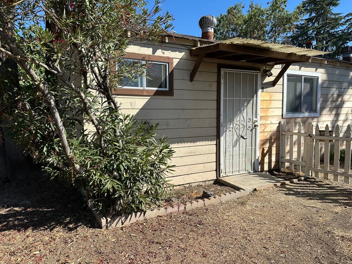 Primary Photo - 881 Emory Ave