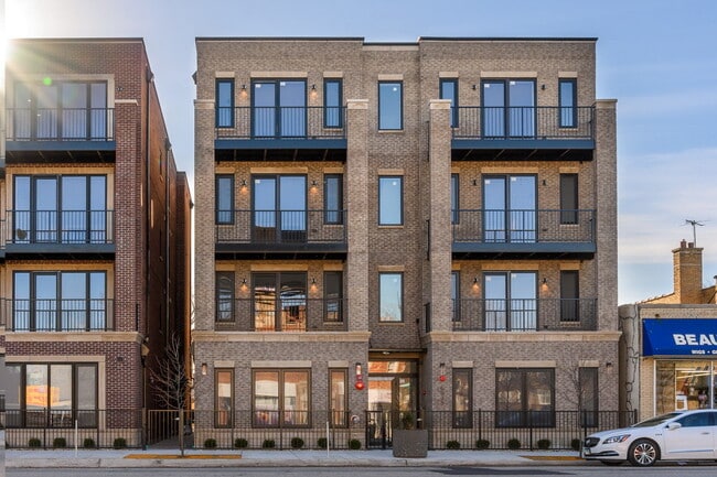 Building Photo - 6031 W North Ave