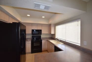 Foto del edificio - 719 W Utopia Rd