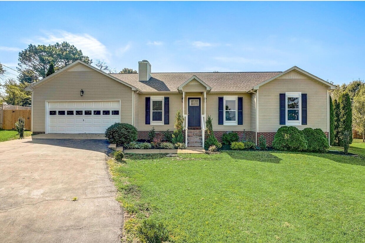 Stunner in Columbia House Rental in Columbia, TN