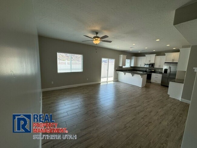 Building Photo - 1042 S 1450 E