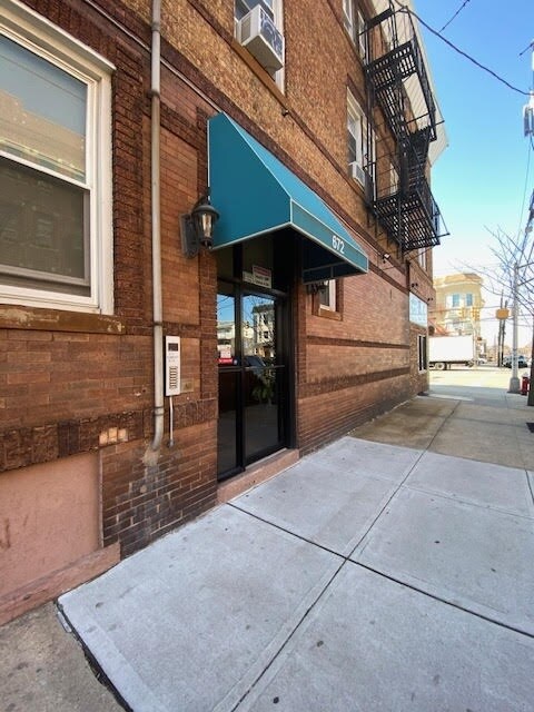 Foto del edificio - 672 John F. Kennedy Blvd