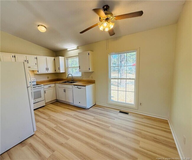 Foto del edificio - 129 Deerfield Dr