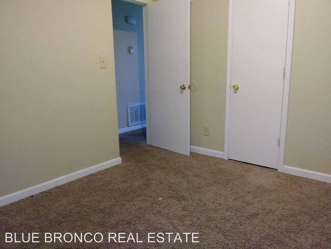 Building Photo - 207 Sky Vue Dr