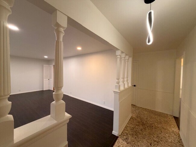 Foto del edificio - Rollingwood Neighborhood