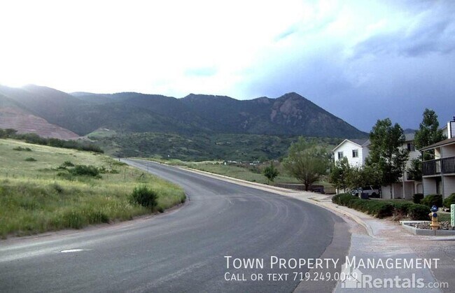 Building Photo - Townhouse in Rockrimmon