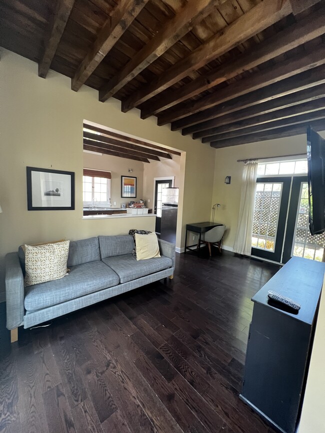 Living room - 7 Livingston Av