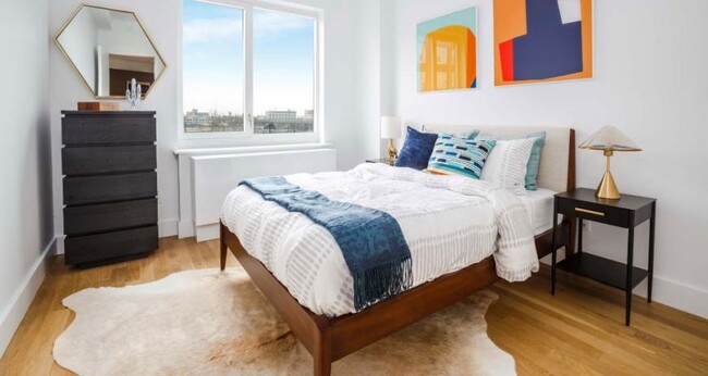 Building Photo - 3 bedroom in LONG ISLAND CITY NY 11101