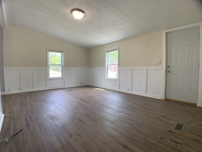 Building Photo - 4202 NE 3rd St