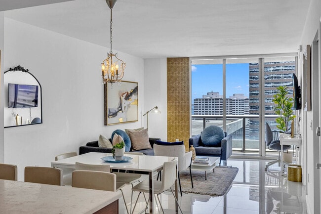 Building Photo - 481 Brickell Ave